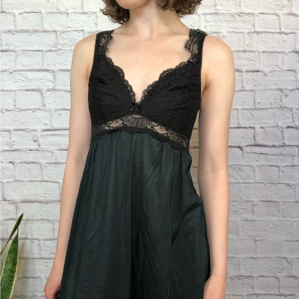 Vintage Olga nylon and lace nightgown - Picture 2 of 8